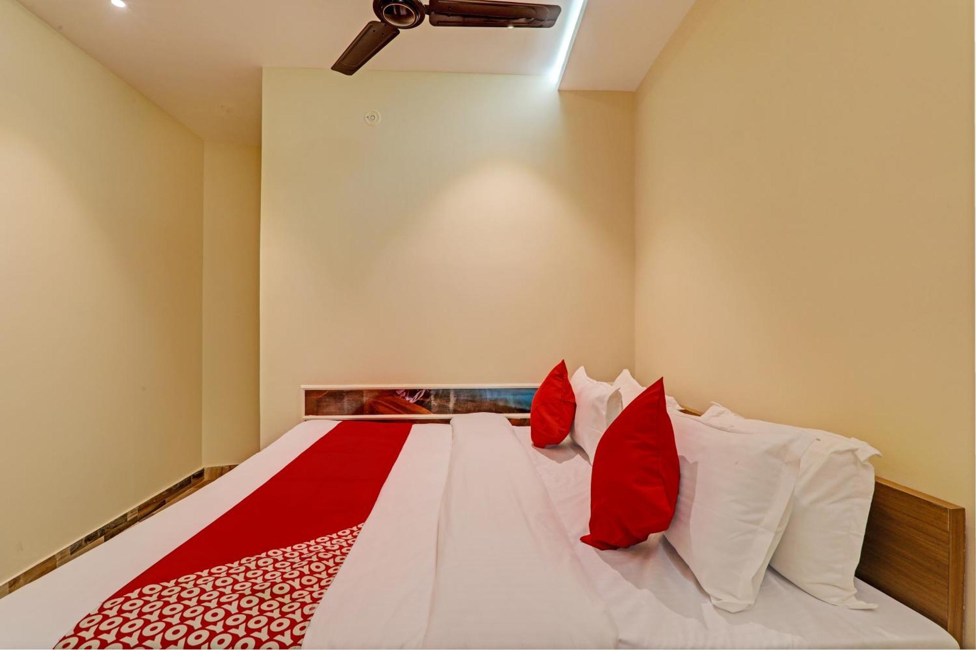 Hotel O Royal Regency Palace Gorakhpur Exteriör bild