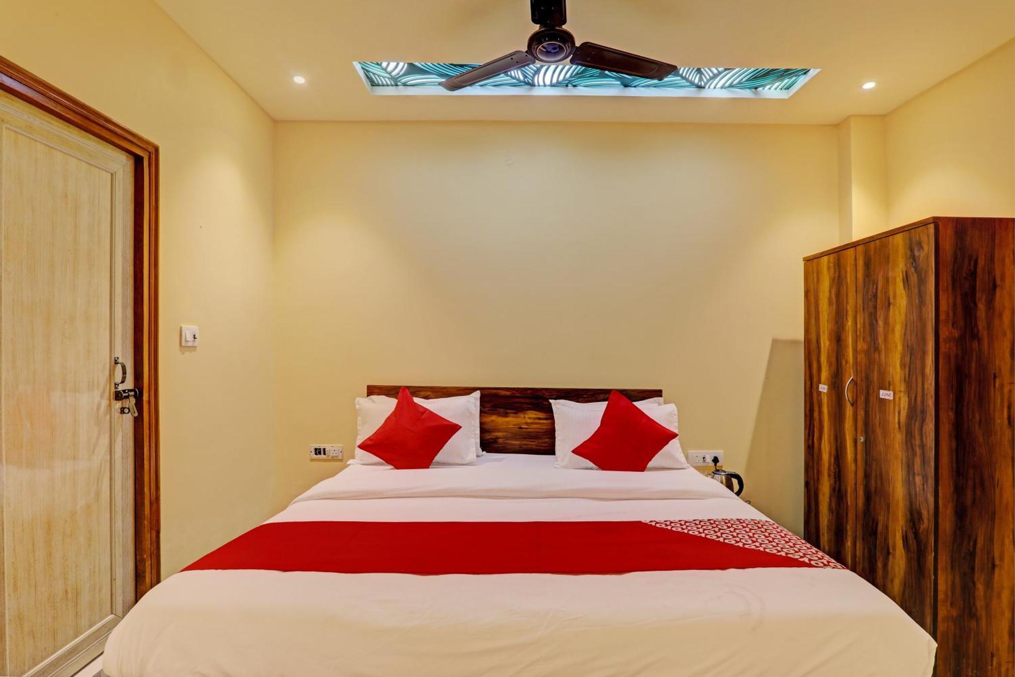 Hotel O Royal Regency Palace Gorakhpur Exteriör bild